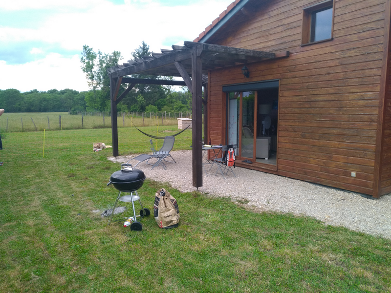 Terrasse bois Ambérieux-en-Bugey : habillage spa avant